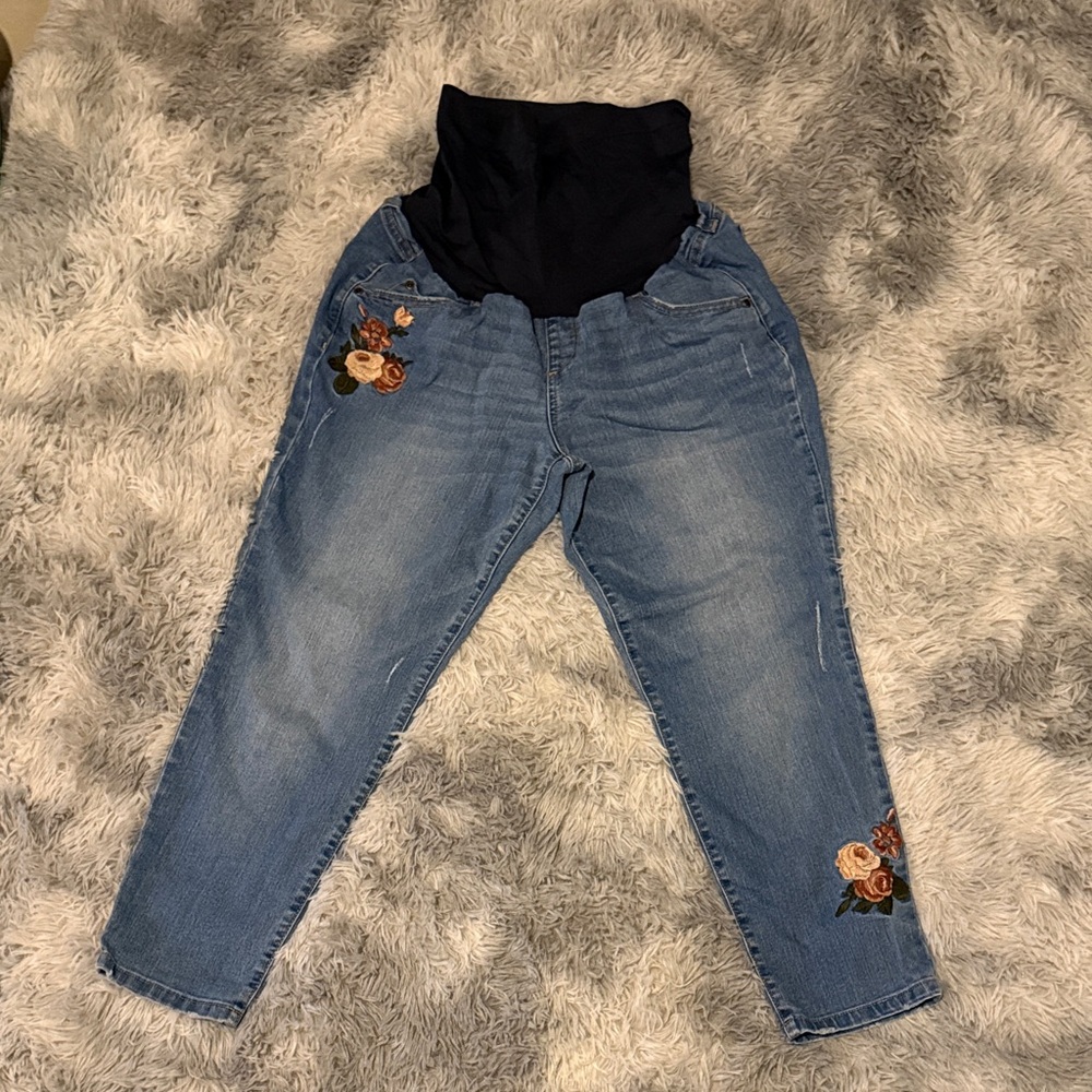 ✨3/$30✨a:glow Maternity over the bellyDenim Jeans w/ Embroidered Floral Accents